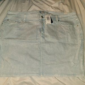 Torrid light wash skirt new